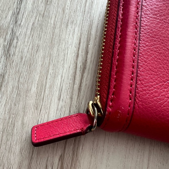 SOLD - Tory Burch Leather Zip Wallet - Picture 4 of 8